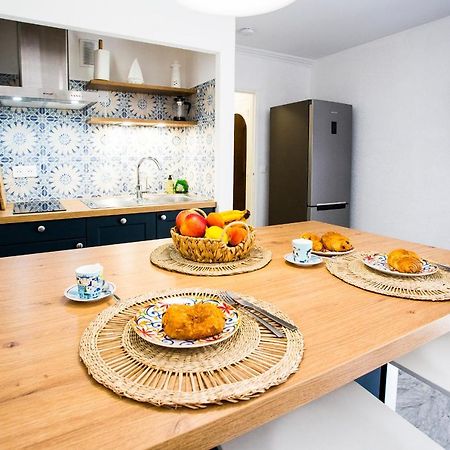 אנטיב Romantic Sea View Studio, Steps Away From The Beach מראה חיצוני תמונה